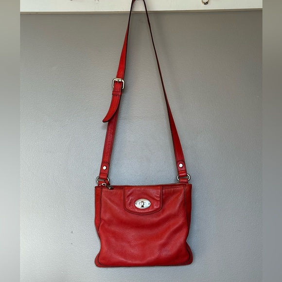 Vintage Fossil Marlow Red Leather Crossbody Bag Turnlock Purse GUC - Picture 2 of 11